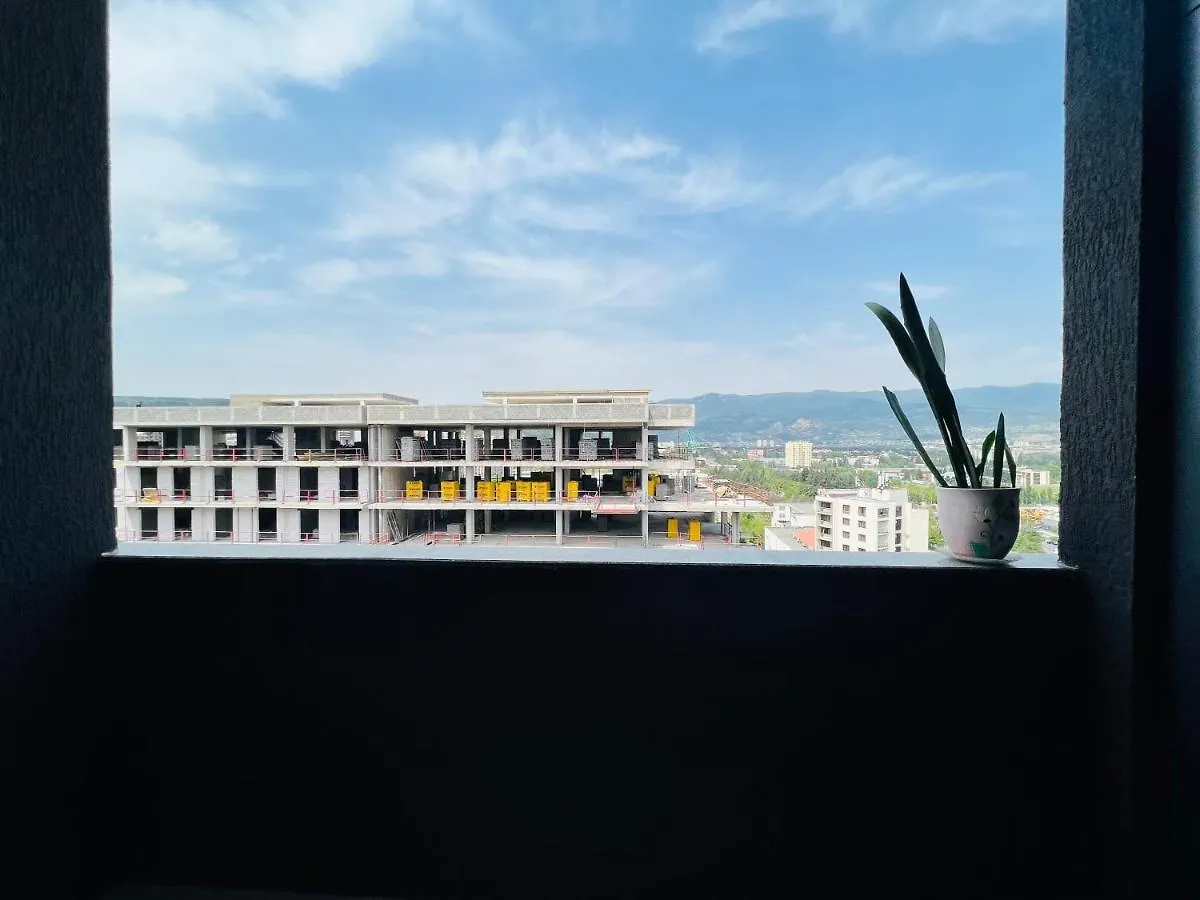 Little Apartment With Cosy Vibes Tbilisi